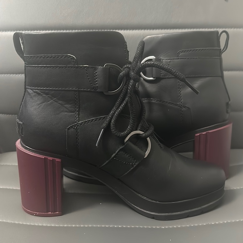 COPY - Sorel Margo Low Lace Ankle Boot Size 8.5 Red Heel